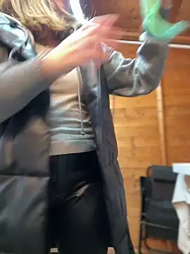 Snapshot of DaisyVibesss chatting on January 5, 2025, 3:13 pm DaisyVibesss online show from January 5, 2025, 3:13 pm