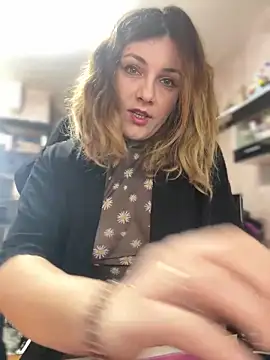 Snapshot of DaisyVibesss chatting on January 10, 2025, 8:40 am DaisyVibesss online show from January 10, 2025, 8:40 am