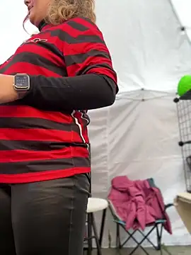 Snapshot of DaisyVibesss chatting on February 23, 2025, 4:13 pm DaisyVibesss online show from February 23, 2025, 4:13 pm