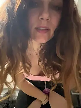 DaisyVibesss online show from May 9, 2026, 8:25 pm