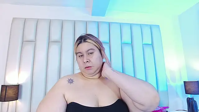 aandreaperez online show from March 13, 2026, 11:39 am