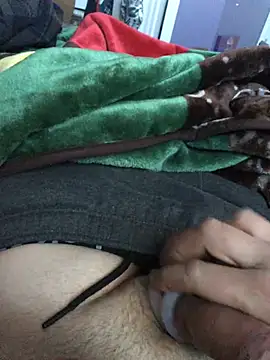 Snapshot of Hugetings chatting on January 12, 2025, 4:50 pm Hugetings online show from January 12, 2025, 4:50 pm