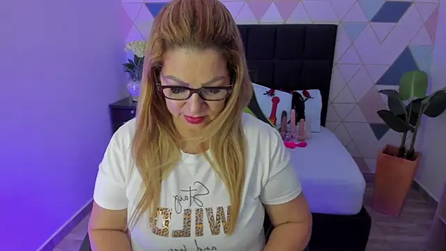 gisela27 online show from September 10, 2025, 12:49 pm