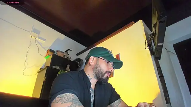 CamiloGray  online show from September 19, 2025, 2:18 pm