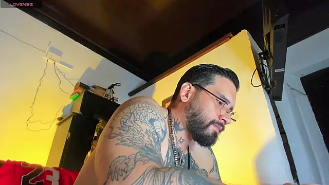 CamiloGray  online show from October 5, 2025, 2:04 pm