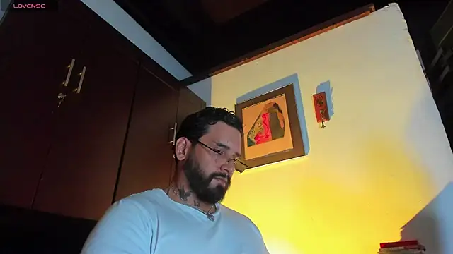 Snapshot of CamiloGray_ chatting on April 22, 2026, 3:24 pm CamiloGray online show from April 22, 2026, 3:24 pm