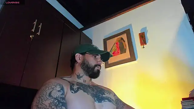 Snapshot of CamiloGray_ chatting on May 4, 2026, 1:40 pm CamiloGray online show from May 4, 2026, 1:40 pm