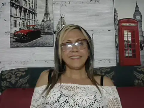 divahot08 online show from January 13, 2025, 9:42 pm