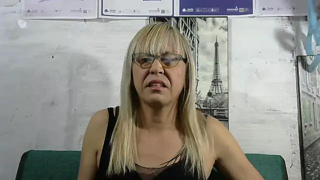 divahot08 online show from October 8, 2025, 8:28 pm