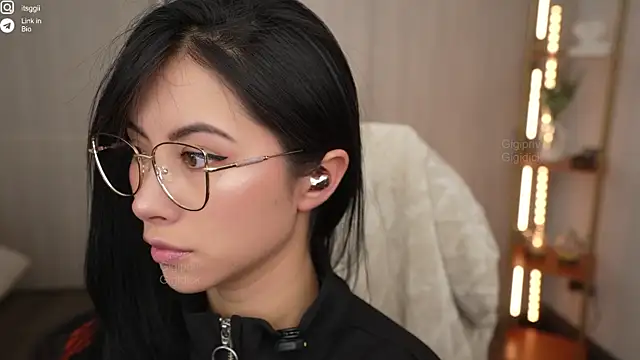 Gigi ohlala online show from October 4, 2025, 5:33 pm