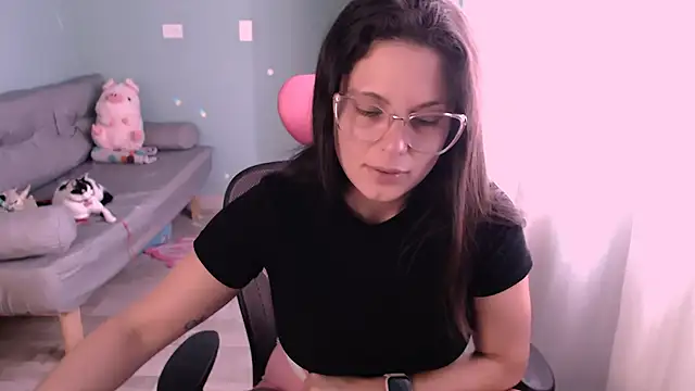 Snapshot of DoctoraMica chatting on October 16, 2025, 5:47 pm DoctoraMica online show from October 16, 2025, 5:47 pm