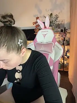 sweetest pie online show from October 3, 2025, 5:43 pm