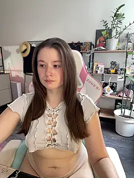 Snapshot of sweetest_pie chatting on July 1, 2026, 2:51 pm sweetest pie online show from July 1, 2026, 2:51 pm