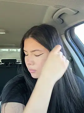 clairewntr online show from March 19, 2025, 3:29 pm