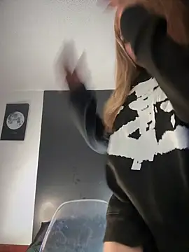 Snapshot of _Danna chatting on November 14, 2025, 1:04 am Danna online show from November 14, 2025, 1:04 am