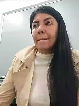 aisha latina online show from February 10, 2025, 2:05 pm