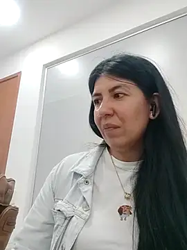 aisha latina online show from February 28, 2025, 4:10 pm