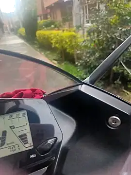 aisha latina online show from April 11, 2026, 11:58 am