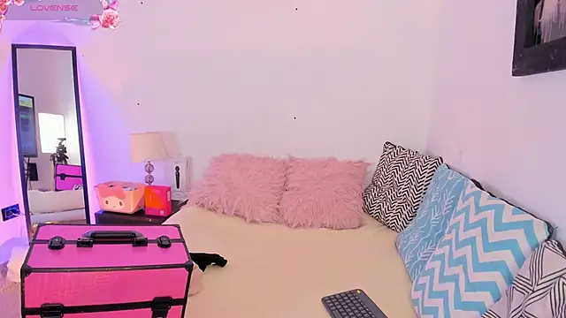 SophieRossi online show from October 21, 2025, 1:23 pm