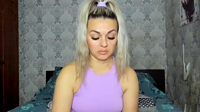 NicoletMoore online show from January 17, 2025, 8:33 pm