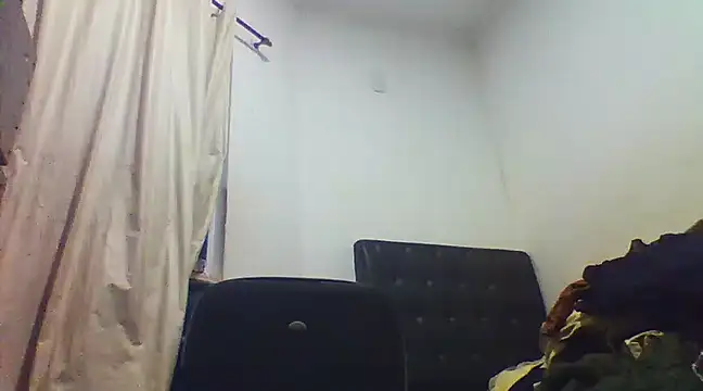 Snapshot of eu_poseison chatting on March 21, 2025, 10:28 pm eu poseison online show from March 21, 2025, 10:28 pm