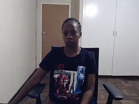 QUEENMANDYY online show from January 13, 2026, 2:17 am