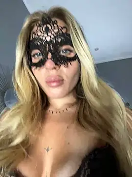 Snapshot of Alba_bianca chatting on December 22, 2024, 2:39 am Alba bianca online show from December 22, 2024, 2:39 am