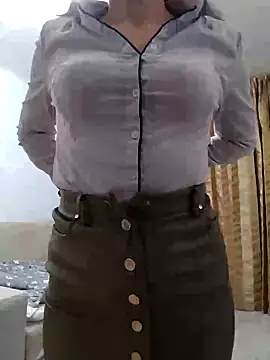 baby sweet girl  online show from February 3, 2025, 2:14 am