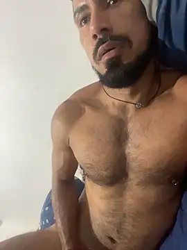 Snapshot of maxhotwill chatting on April 15, 2026, 5:25 am maxhotwill online show from April 15, 2026, 5:25 am