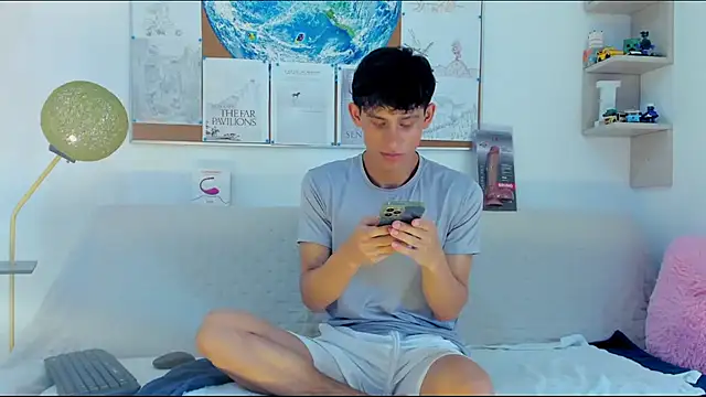 Snapshot of logan_thomas chatting on June 1, 2026, 6:20 pm logan thomas online show from June 1, 2026, 6:20 pm