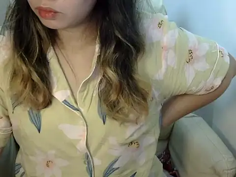    zurIII09  online show from September 27, 2025, 11:10 pm