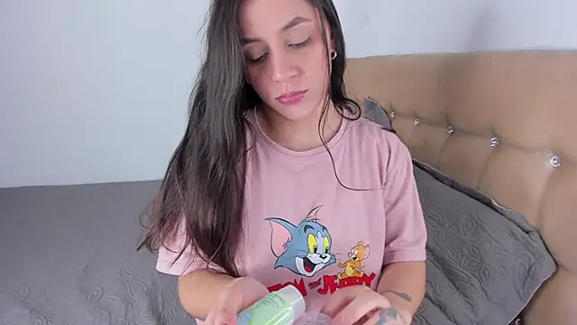 EmmaGrace1999 online show from October 8, 2025, 2:25 pm