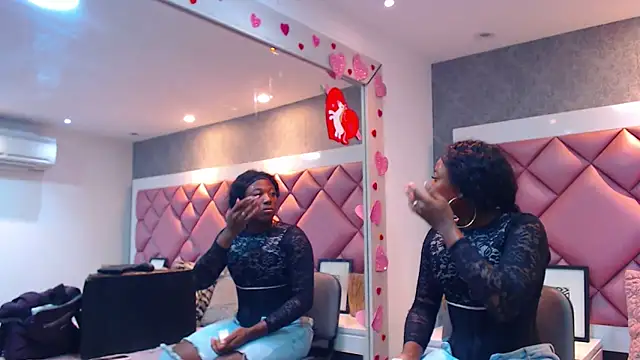 DanielaDuff online show from November 9, 2025, 7:56 pm