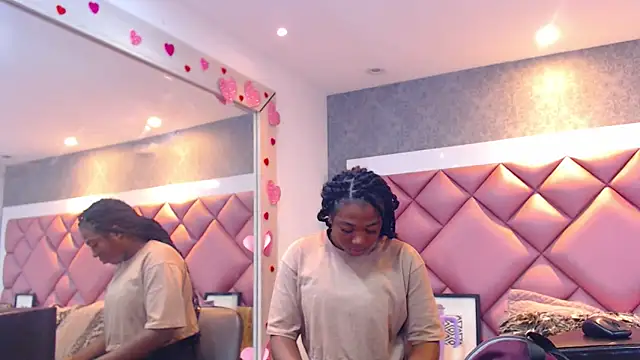 DanielaDuff online show from February 18, 2026, 7:32 pm