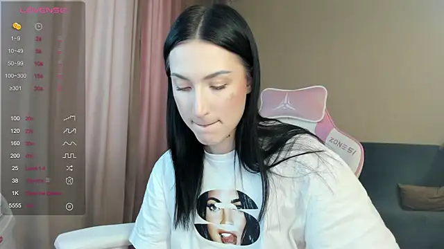 JenniferQueen11 online show from February 4, 2025, 6:14 am