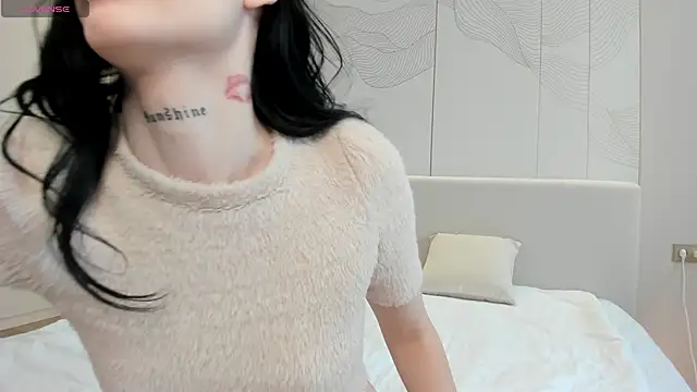 JenniferQueen11 online show from November 29, 2025, 5:32 am