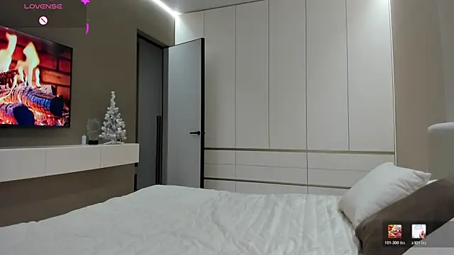 JenniferQueen11 online show from January 14, 2026, 4:01 pm