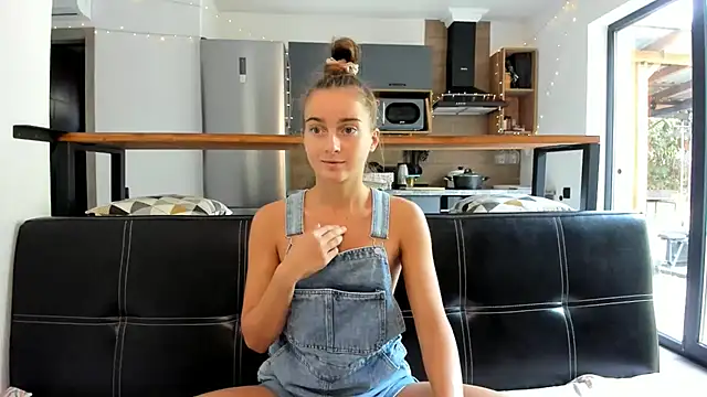 ElizSweet online show from November 25, 2025, 9:09 am