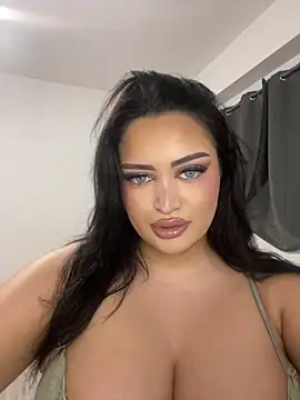 Snapshot of EmiliaPetrova chatting on November 13, 2025, 6:18 pm EmiliaPetrova online show from November 13, 2025, 6:18 pm