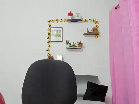 lorenitabella online show from September 13, 2025, 9:09 am