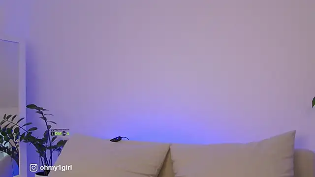 Fallinlove1 online show from December 3, 2025, 1:09 pm