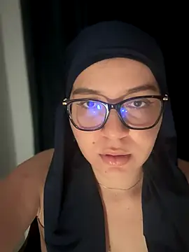 MatchedEyebrow online show from November 21, 2025, 10:08 pm