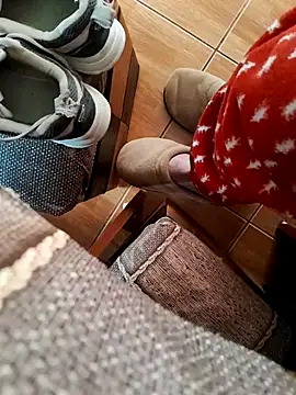 feet toes online show from March 14, 2025, 5:27 am