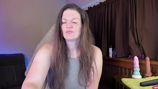 Kelly Carolina online show from December 3, 2025, 12:03 pm