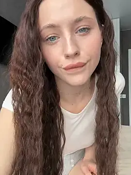 Camilla Railian online show from March 12, 2025, 1:19 pm