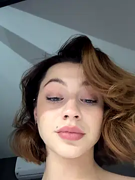 Camilla Railian online show from October 15, 2025, 12:11 am