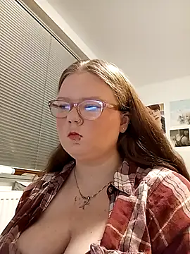 Snapshot of Merle18 chatting on October 16, 2025, 5:47 pm Merle18 online show from October 16, 2025, 5:47 pm