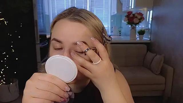 Mira Mermayd online show from March 31, 2026, 2:02 am