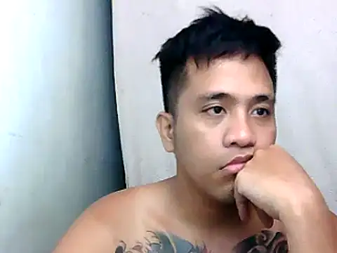 Snapshot of Thyler08 chatting on December 6, 2024, 8:26 am Thyler08 online show from December 6, 2024, 8:26 am