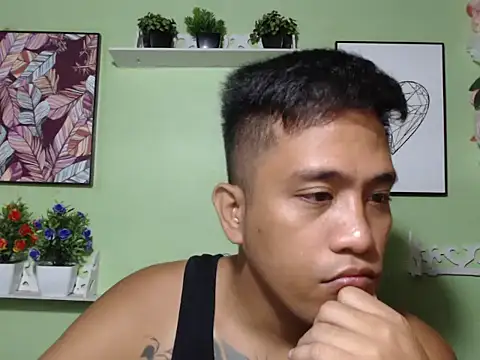 Snapshot of Thyler08 chatting on September 10, 2025, 6:24 am Thyler08 online show from September 10, 2025, 6:24 am